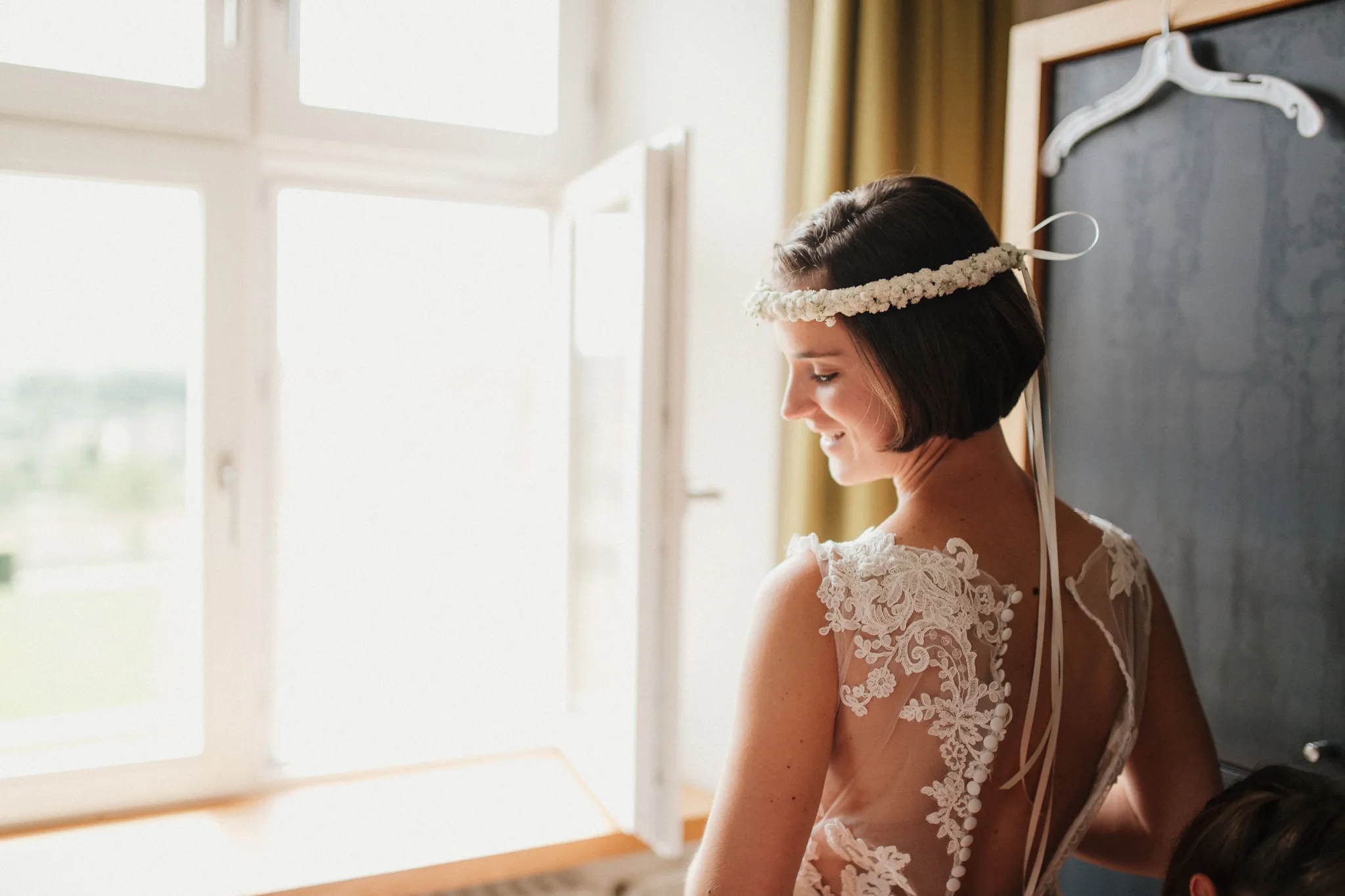 Braut am Fenster
